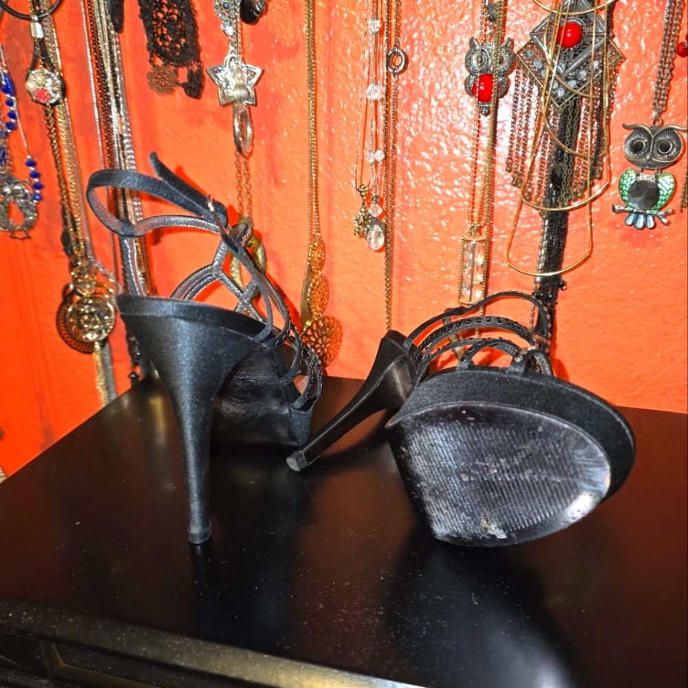 Black heel shoes